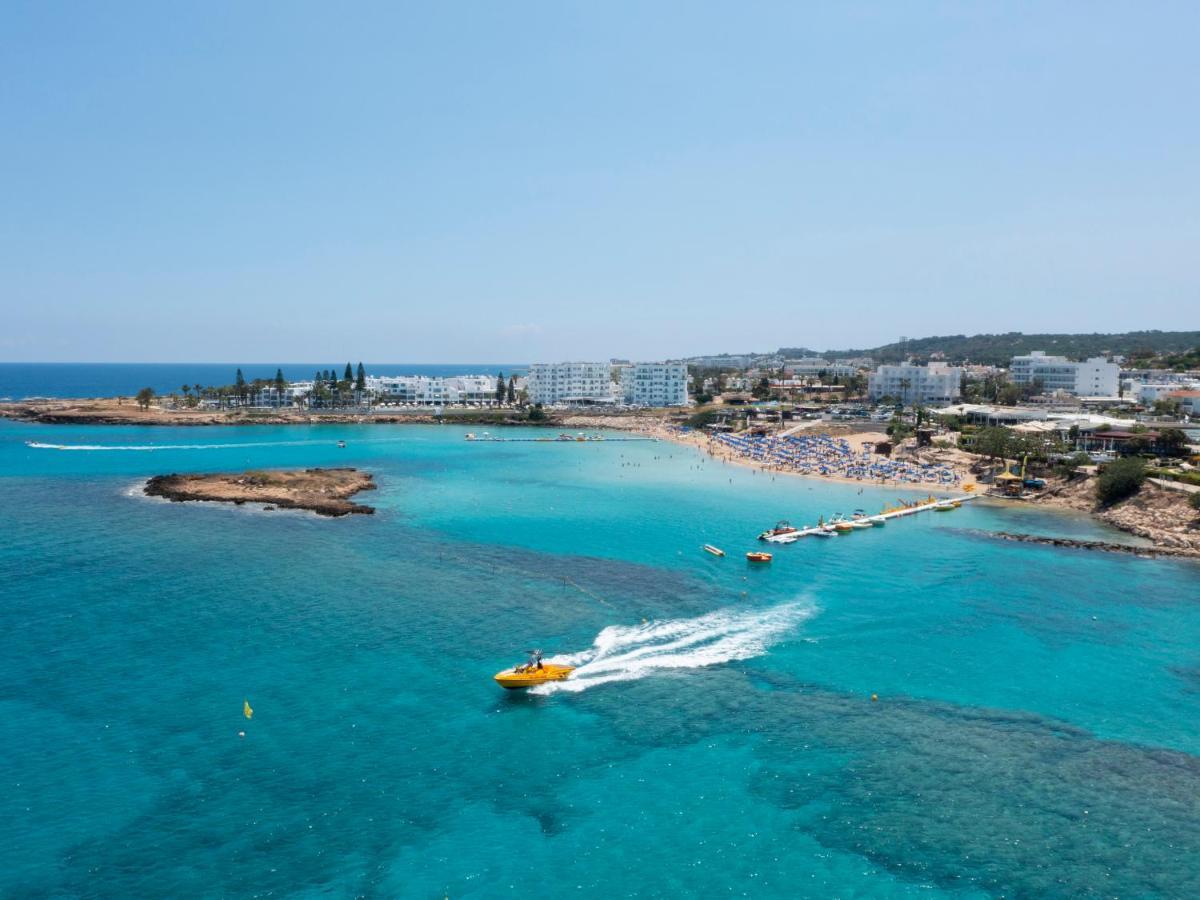 Sanders Mythical Blue Villas Paralimni Exterior photo